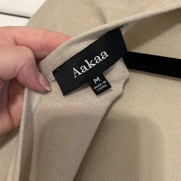 Aakaa beige long sleeve top - Picture 3 of 3